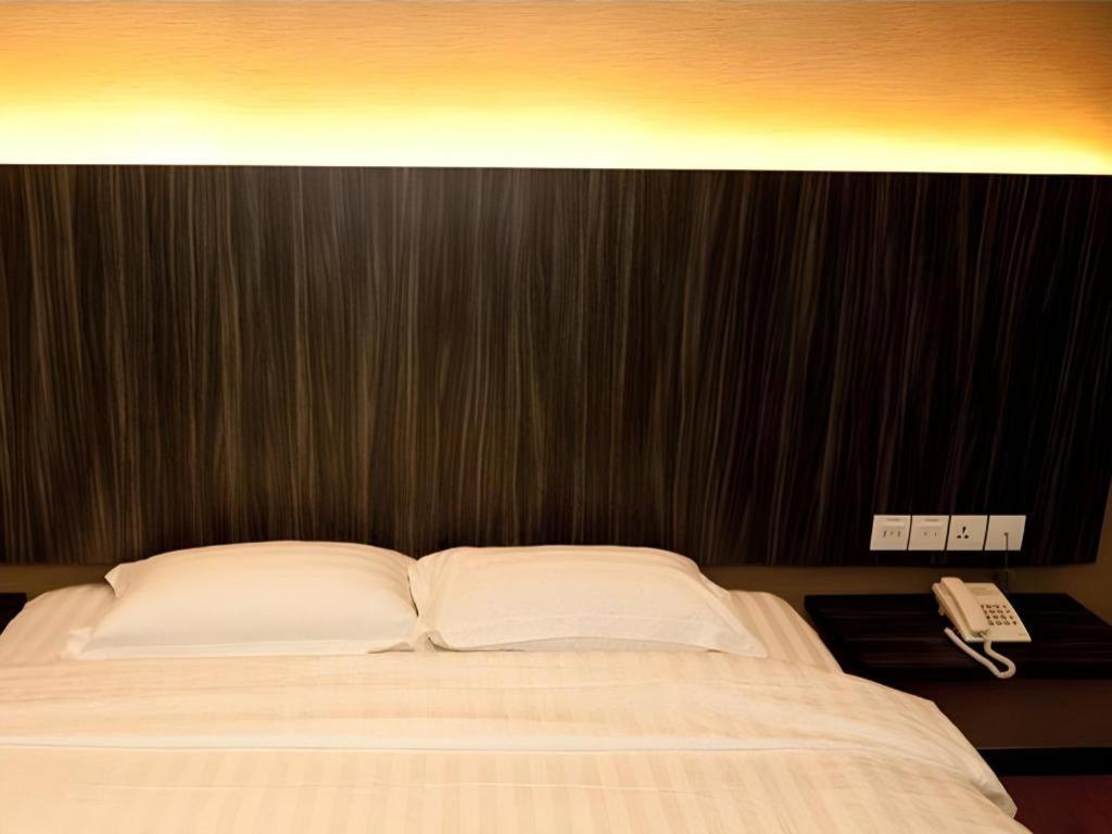 สตาร์ส โฮเต็ล Hotel เกอลวง ภายนอก รูปภาพ