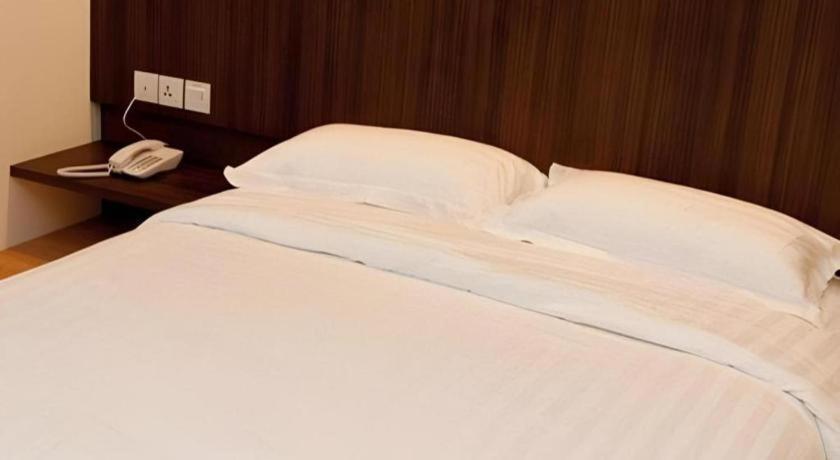 สตาร์ส โฮเต็ล Hotel เกอลวง ภายนอก รูปภาพ